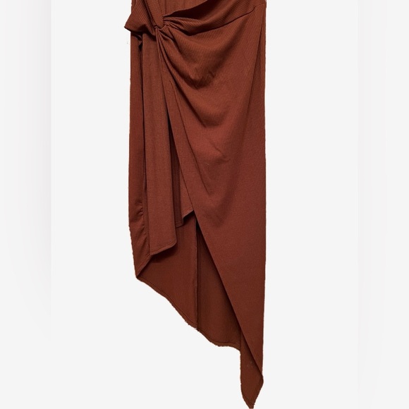 EUC Gilli Cap Sleeve Twist Detail Midi Dress Rust - Picture 4 of 10